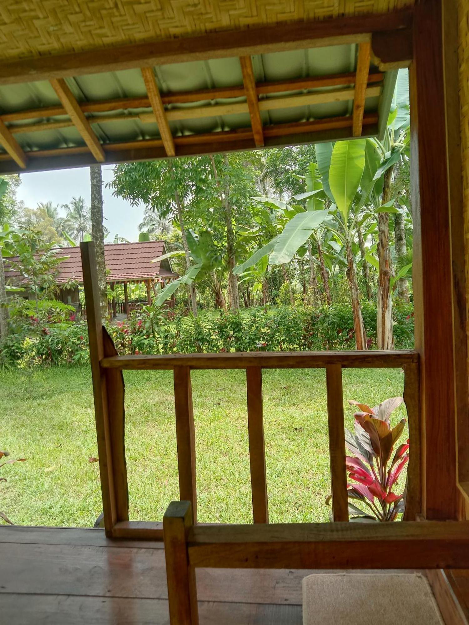 Banana Bungalows テテバトゥ エクステリア 写真
